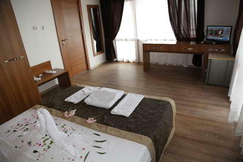 Diamond City Resort Hotel Buyukcekmece Bagian luar foto